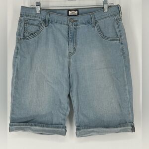 LEVI’S 515  Bermuda shorts, w/cotton‎ spandex blend, comfy and flattering